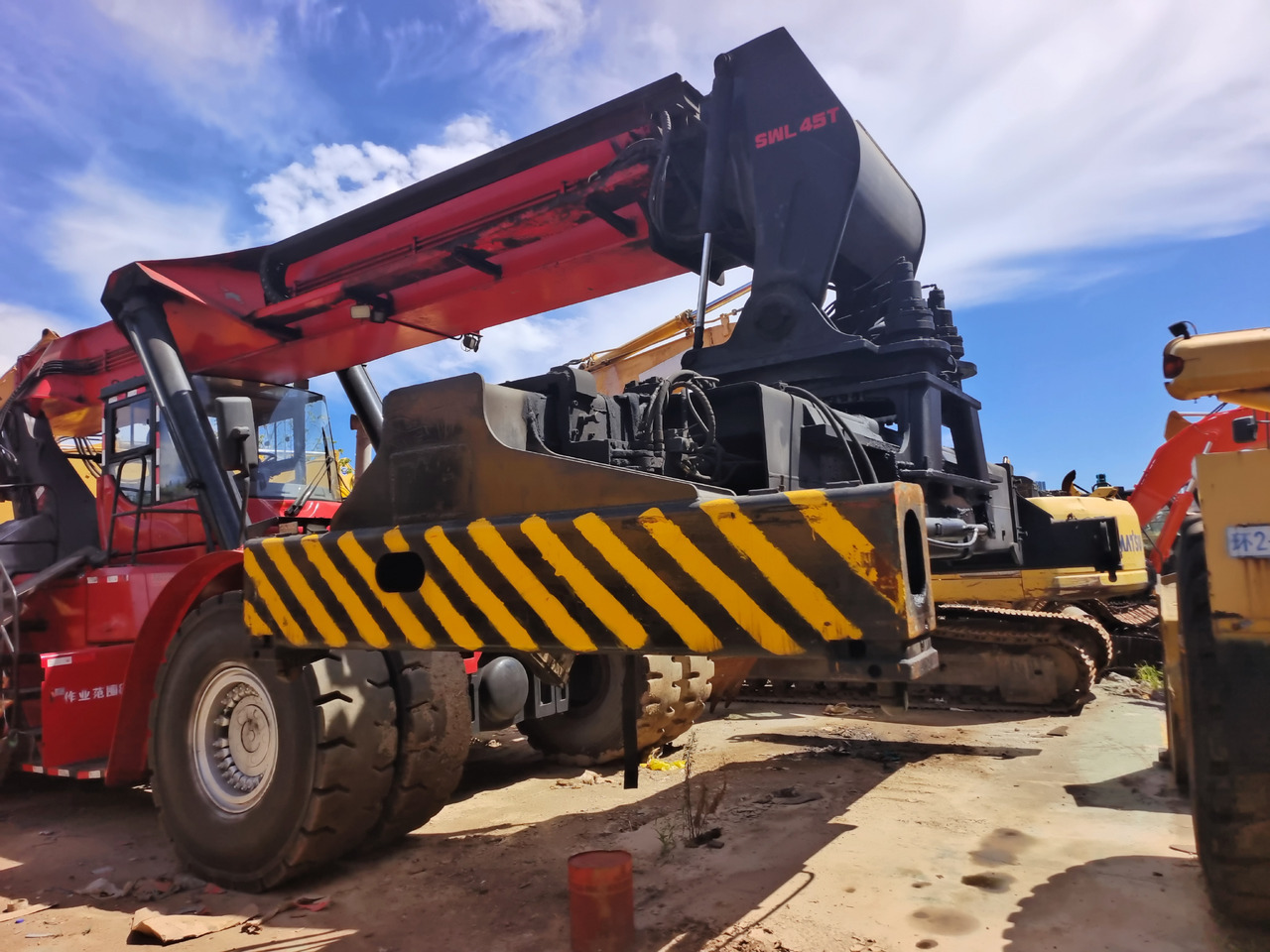 SANY SRSC 45C30 - Reach stacker: picture 4 SANY SRSC 45C30 - Reach stacker: picture 4