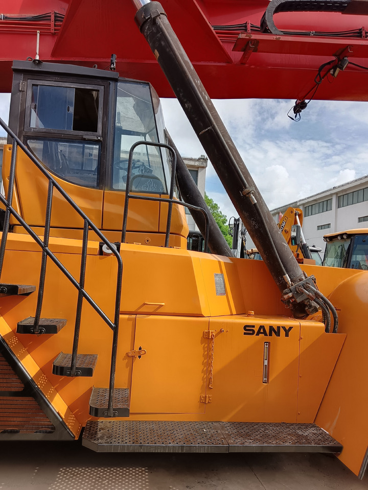 SANY SRSC45C30 45TON REACH STACKER - Reach stacker: picture 5 SANY SRSC45C30 45TON REACH STACKER - Reach stacker: picture 5