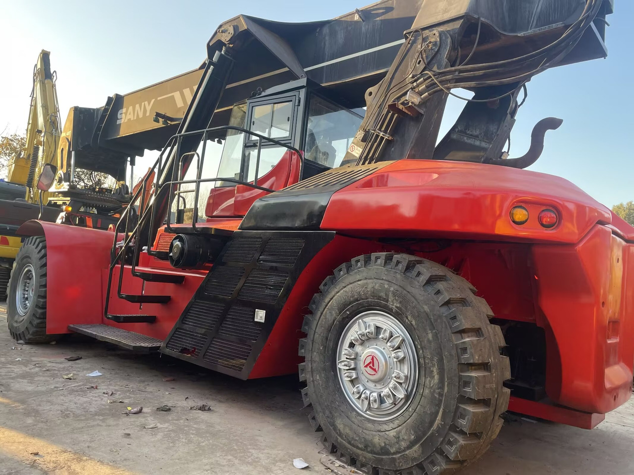 SANY SRSC45C30 - Reach stacker: picture 4 SANY SRSC45C30 - Reach stacker: picture 4