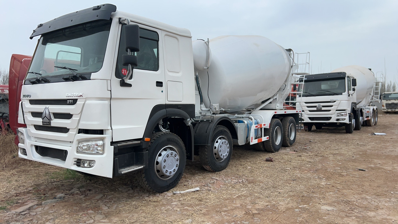 SINOTRUK HOWO 371 8*4 16 CBM - Concrete mixer truck: picture 5 SINOTRUK HOWO 371 8*4 16 CBM - Concrete mixer truck: picture 5
