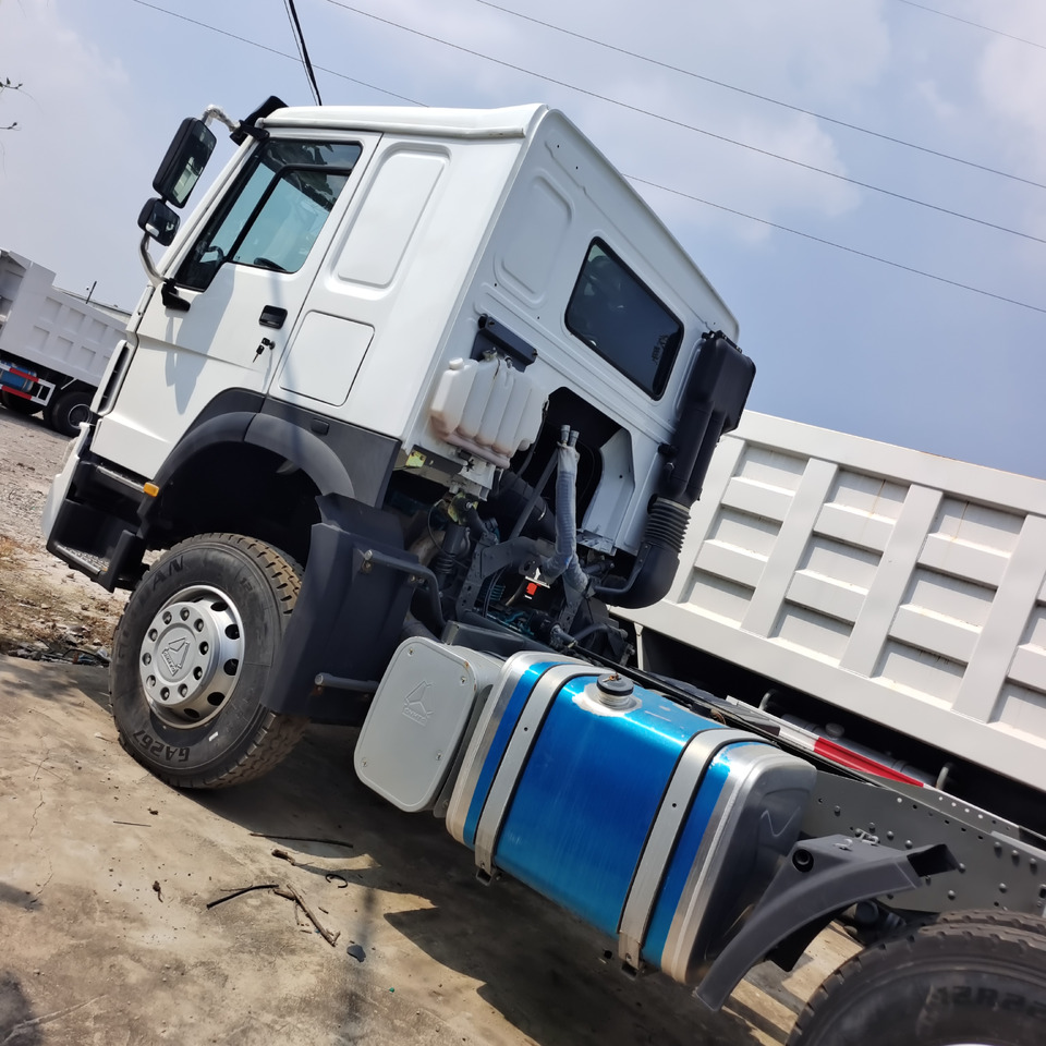 SINOTRUK HOWO 6*4 - Tipper trailer: picture 1 SINOTRUK HOWO 6*4 - Tipper trailer: picture 1