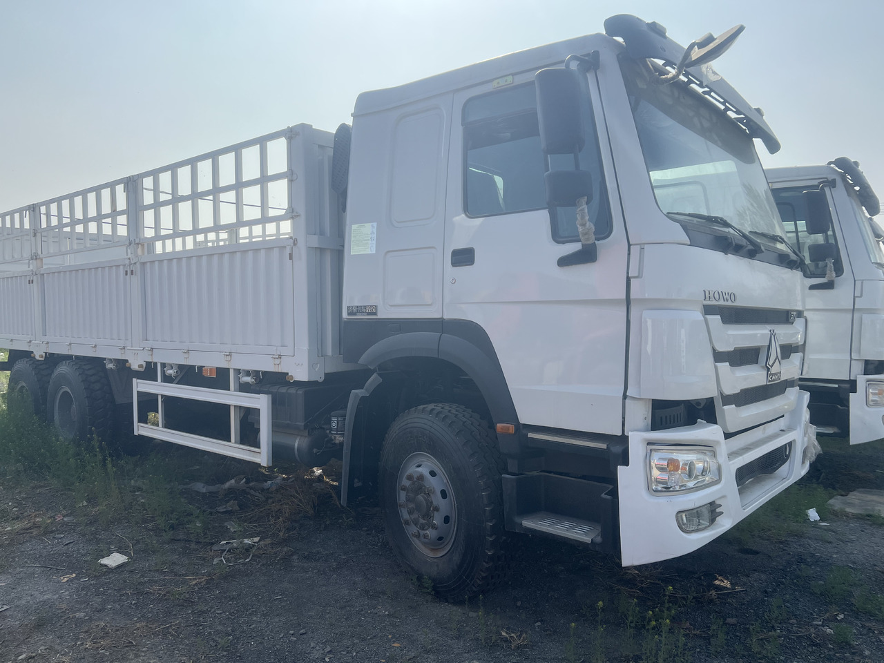 SINOTRUK HOWO 6*4 WITH FENCE - Tipper: picture 3 SINOTRUK HOWO 6*4 WITH FENCE - Tipper: picture 3
