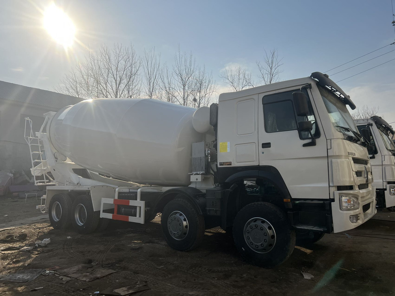 SINOTRUK HOWO 8*4 12 tires 16 CBM - Concrete mixer truck: picture 4 SINOTRUK HOWO 8*4 12 tires 16 CBM - Concrete mixer truck: picture 4