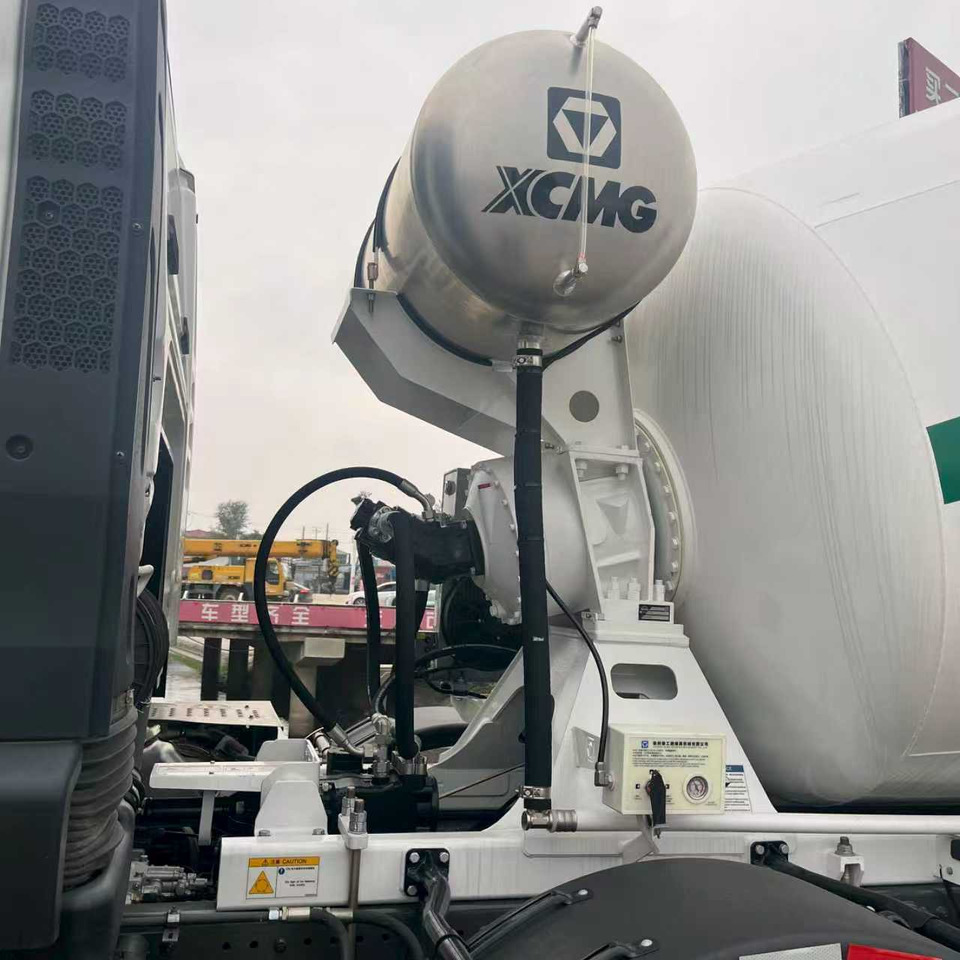 SINOTRUK HOWO TX350 EURO 5 - Concrete mixer truck: picture 3 SINOTRUK HOWO TX350 EURO 5 - Concrete mixer truck: picture 3