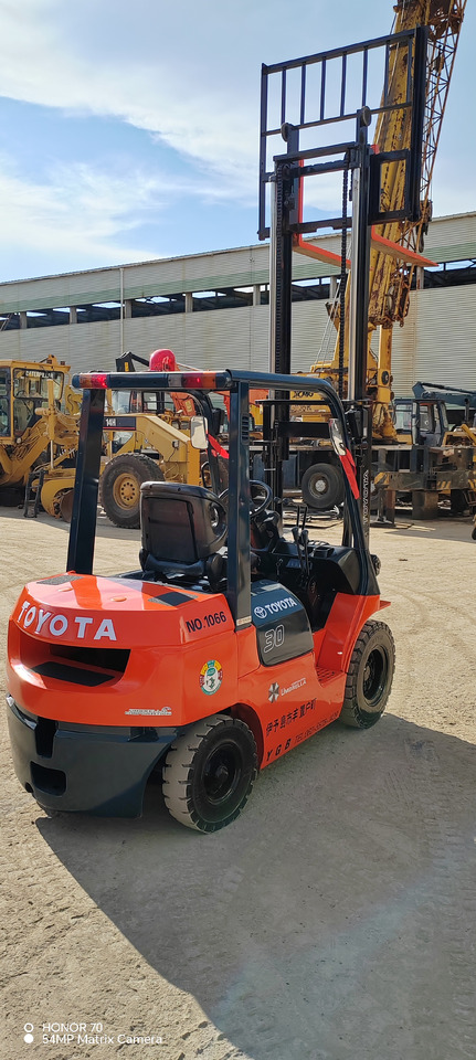 TOYOTA FD30 - Diesel forklift: picture 4 TOYOTA FD30 - Diesel forklift: picture 4