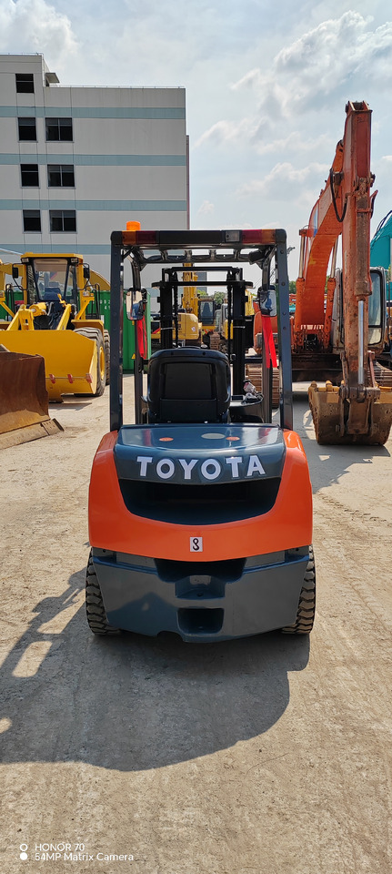 TOYOTA FD35 - Diesel forklift: picture 3 TOYOTA FD35 - Diesel forklift: picture 3