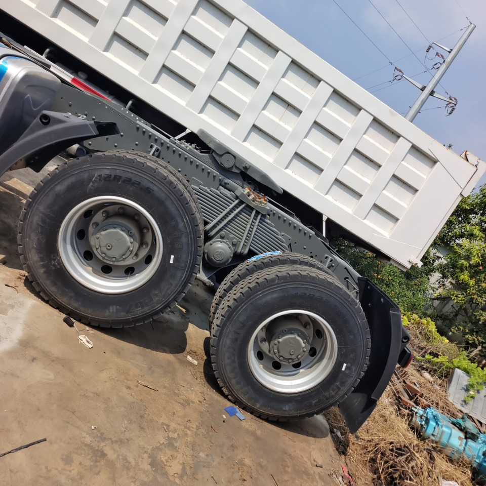 SINOTRUK HOWO 371 375 380 400 420 HP - Tractor unit: picture 2 SINOTRUK HOWO 371 375 380 400 420 HP - Tractor unit: picture 2