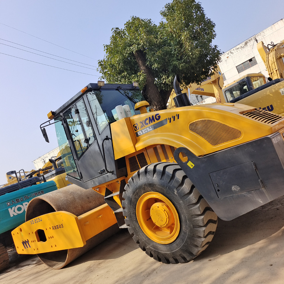 XCMG XS203J - Road roller: picture 2 XCMG XS203J - Road roller: picture 2