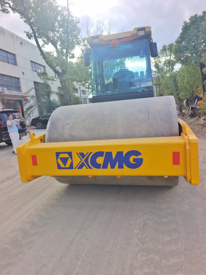 XCMG XS223J - Road roller: picture 3 XCMG XS223J - Road roller: picture 3