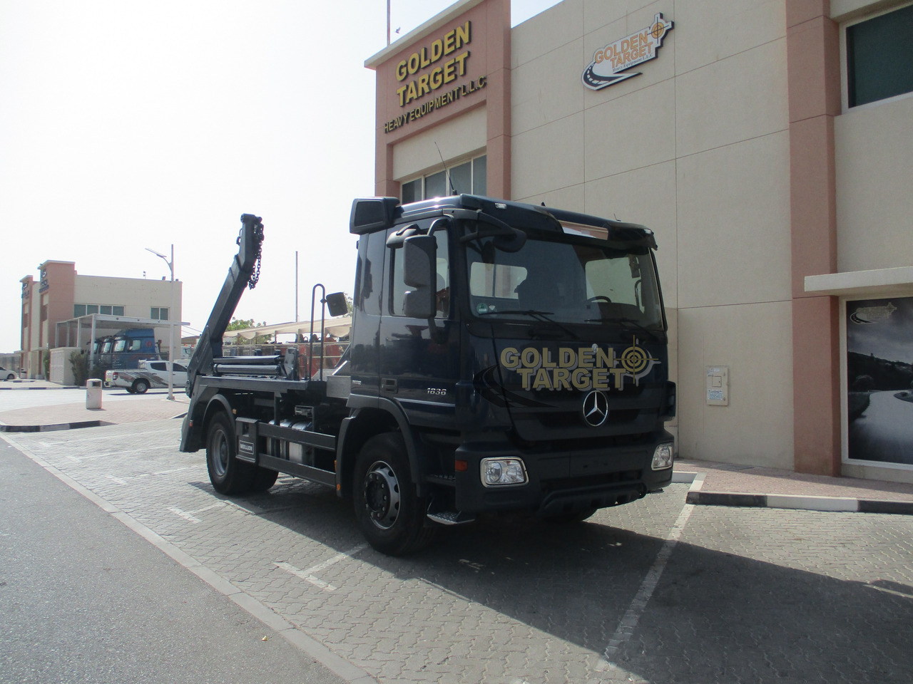 MERCEDES-BENZ Actros 1836 4x2 Skip Loader - Skip loader truck: picture 1 MERCEDES-BENZ Actros 1836 4x2 Skip Loader - Skip loader truck: picture 1