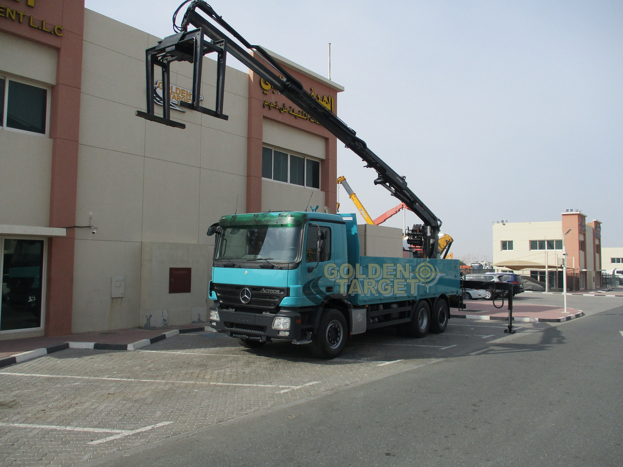 Dropside/ Flatbed truck, Crane truck Mercedes-Benz Actros 2641: picture 9