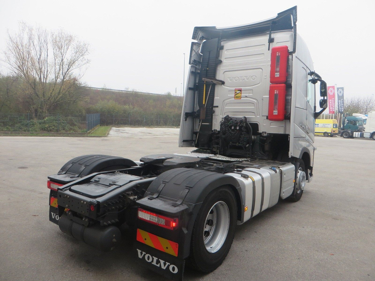 Volvo FH460 4x2Tractor - Tractor unit: picture 3 Volvo FH460 4x2Tractor - Tractor unit: picture 3