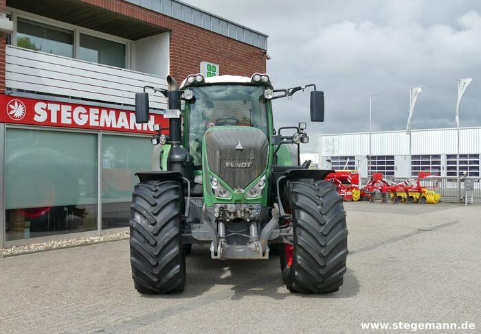 Fendt 826 Vario - Farm tractor: picture 1 Fendt 826 Vario - Farm tractor: picture 1