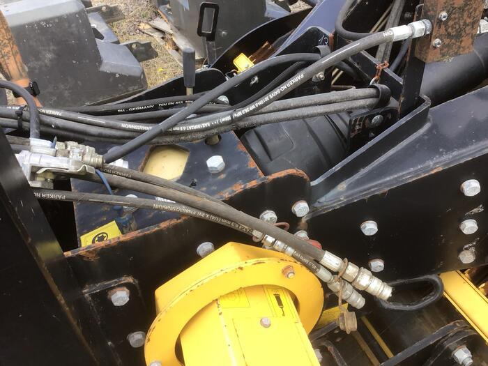 New Holland BB 9080 R - Square baler: picture 4 New Holland BB 9080 R - Square baler: picture 4