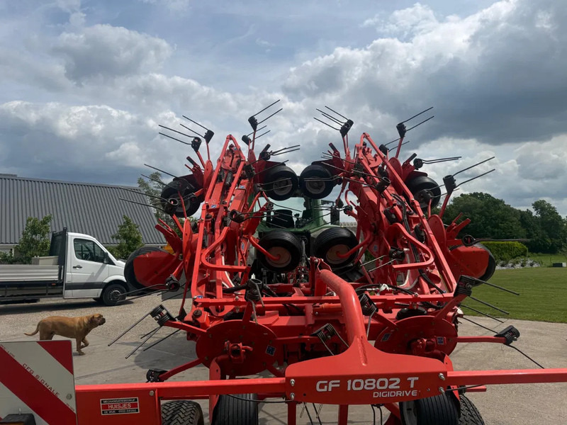 Kuhn GF 10802 T schudder - Tedder/ Rake: picture 5 Kuhn GF 10802 T schudder - Tedder/ Rake: picture 5