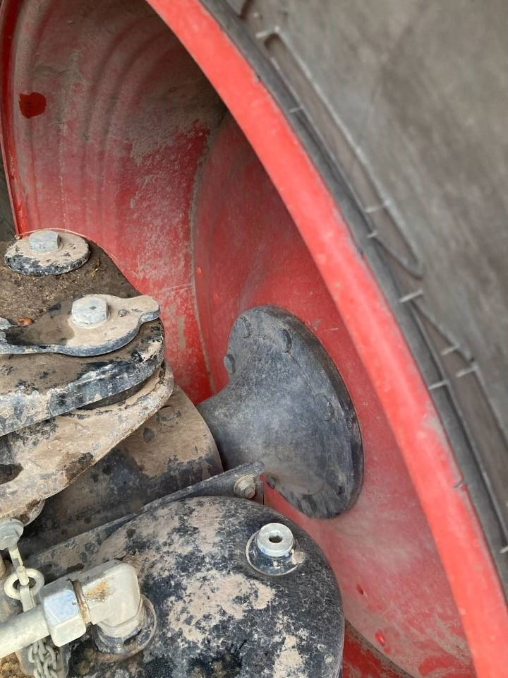 Farm tractor Claas Axion 830 CIS: picture 12