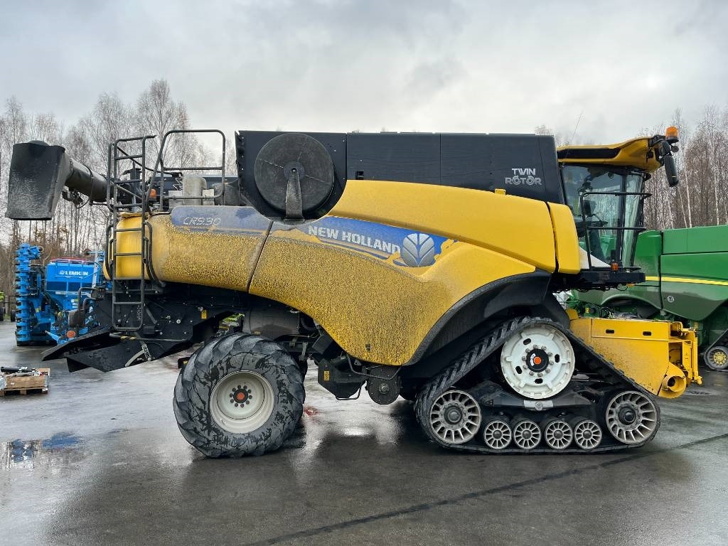 New Holland CR 9.90 - Combine harvester: picture 5 New Holland CR 9.90 - Combine harvester: picture 5