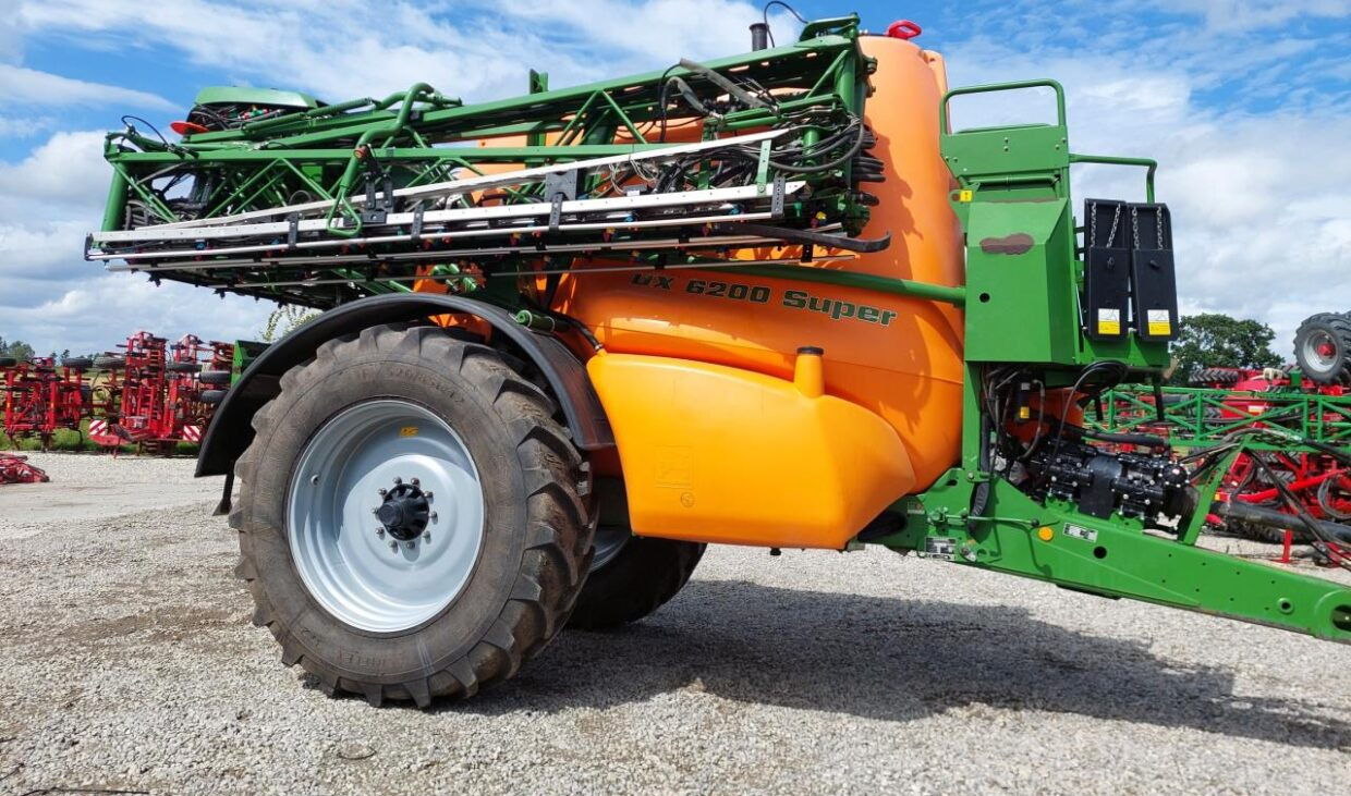 Amazone UX 6200 Super- 36m m GPS - Trailed sprayer: picture 1 Amazone UX 6200 Super- 36m m GPS - Trailed sprayer: picture 1