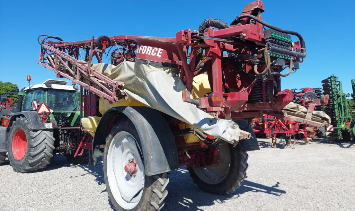 Hardi Commander Plus 4200 - 28m Twin - Trailed sprayer: picture 2 Hardi Commander Plus 4200 - 28m Twin - Trailed sprayer: picture 2