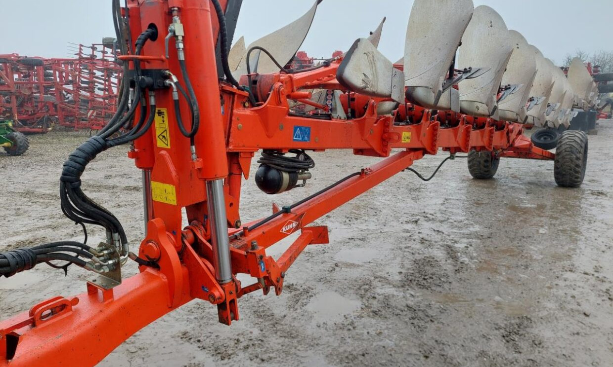 Kuhn Vari-Manager NSH 9 T - Plow: picture 1 Kuhn Vari-Manager NSH 9 T - Plow: picture 1