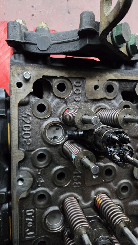 MERCEDES-BENZ OM 470 LA - Cylinder head for Truck: picture 3 MERCEDES-BENZ OM 470 LA - Cylinder head for Truck: picture 3