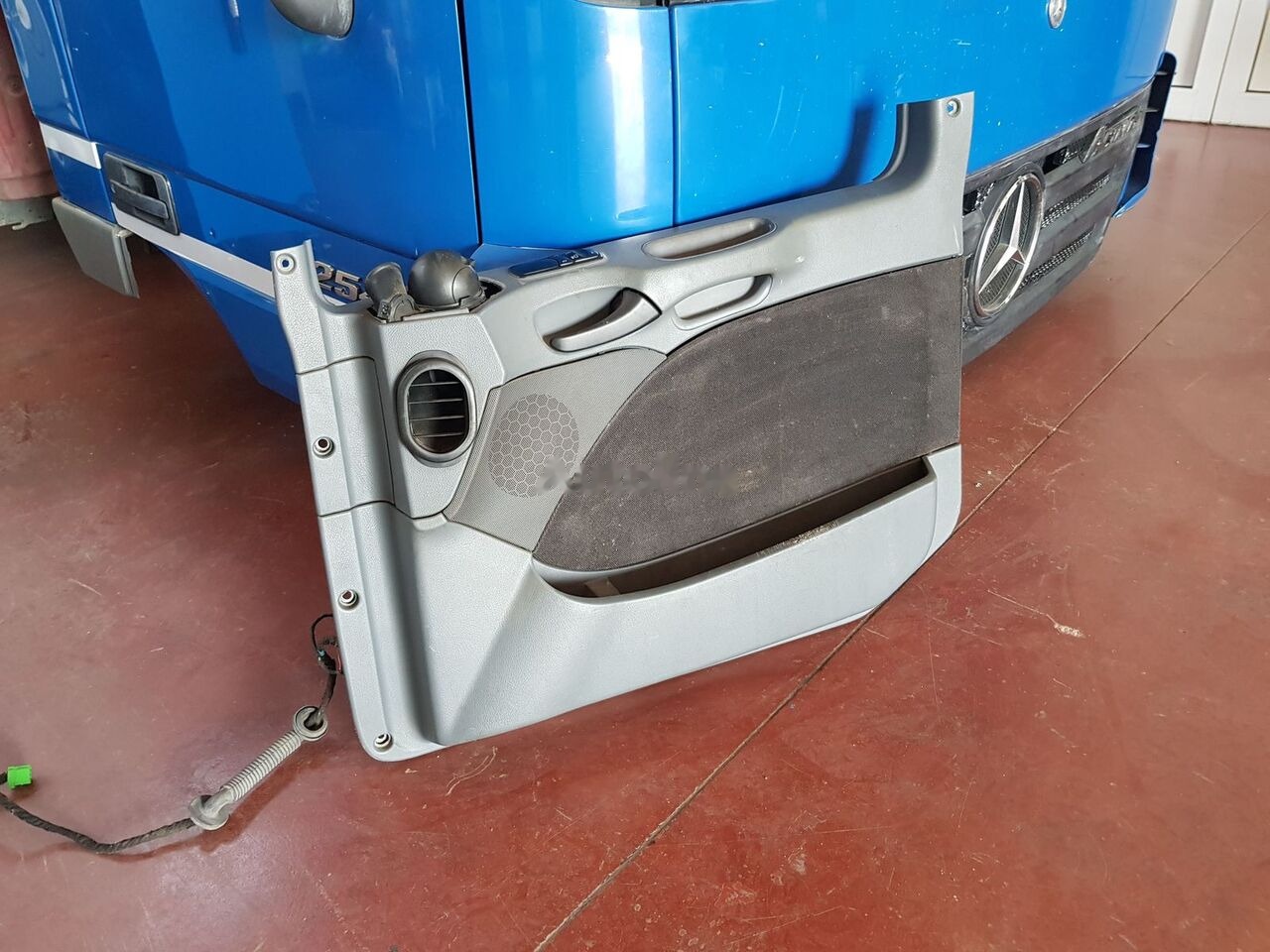 Mercedes-Benz ACTROS MB2 - Door and parts for Truck: picture 1 Mercedes-Benz ACTROS MB2 - Door and parts for Truck: picture 1