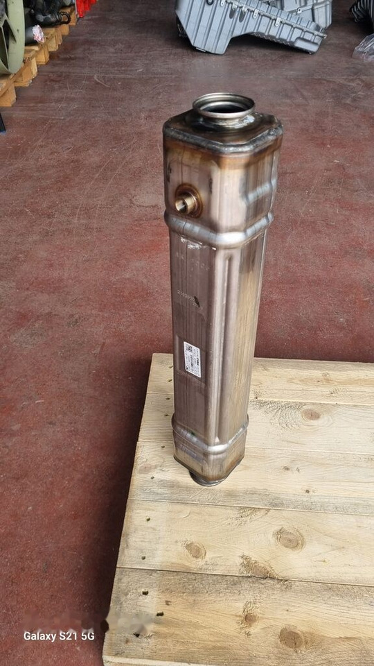 Mercedes-Benz EXHAUST GAS COULER A 4721401675 Mercedes-Benz ACTROS MP4 - Engine and parts for Truck: picture 1 Mercedes-Benz EXHAUST GAS COULER A 4721401675 Mercedes-Benz ACTROS MP4 - Engine and parts for Truck: picture 1