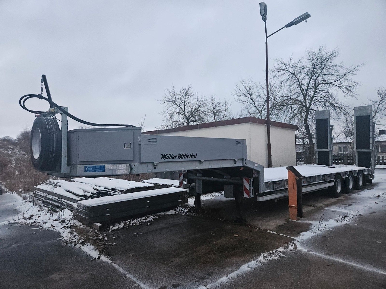 Müller-Mitteltal TS 3 Tieflader nur ca. 6.000km gefahren 42t - Low loader semi-trailer: picture 1 Müller-Mitteltal TS 3 Tieflader nur ca. 6.000km gefahren 42t - Low loader semi-trailer: picture 1