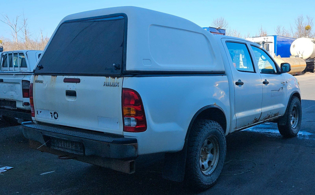 Toyota Hilux Double Cab 4x4 - SUV: picture 3 Toyota Hilux Double Cab 4x4 - SUV: picture 3