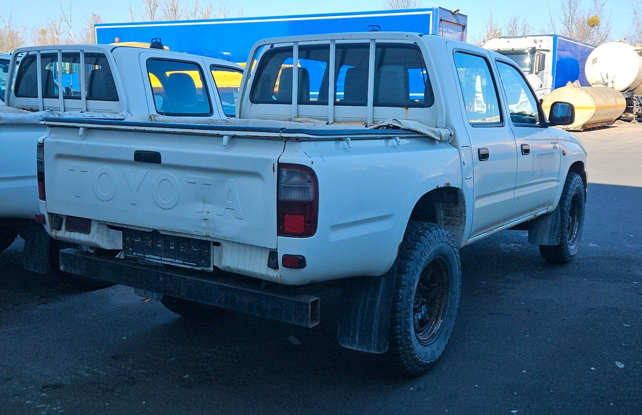 Toyota Hilux Double Cab 4x4 - SUV: picture 3 Toyota Hilux Double Cab 4x4 - SUV: picture 3
