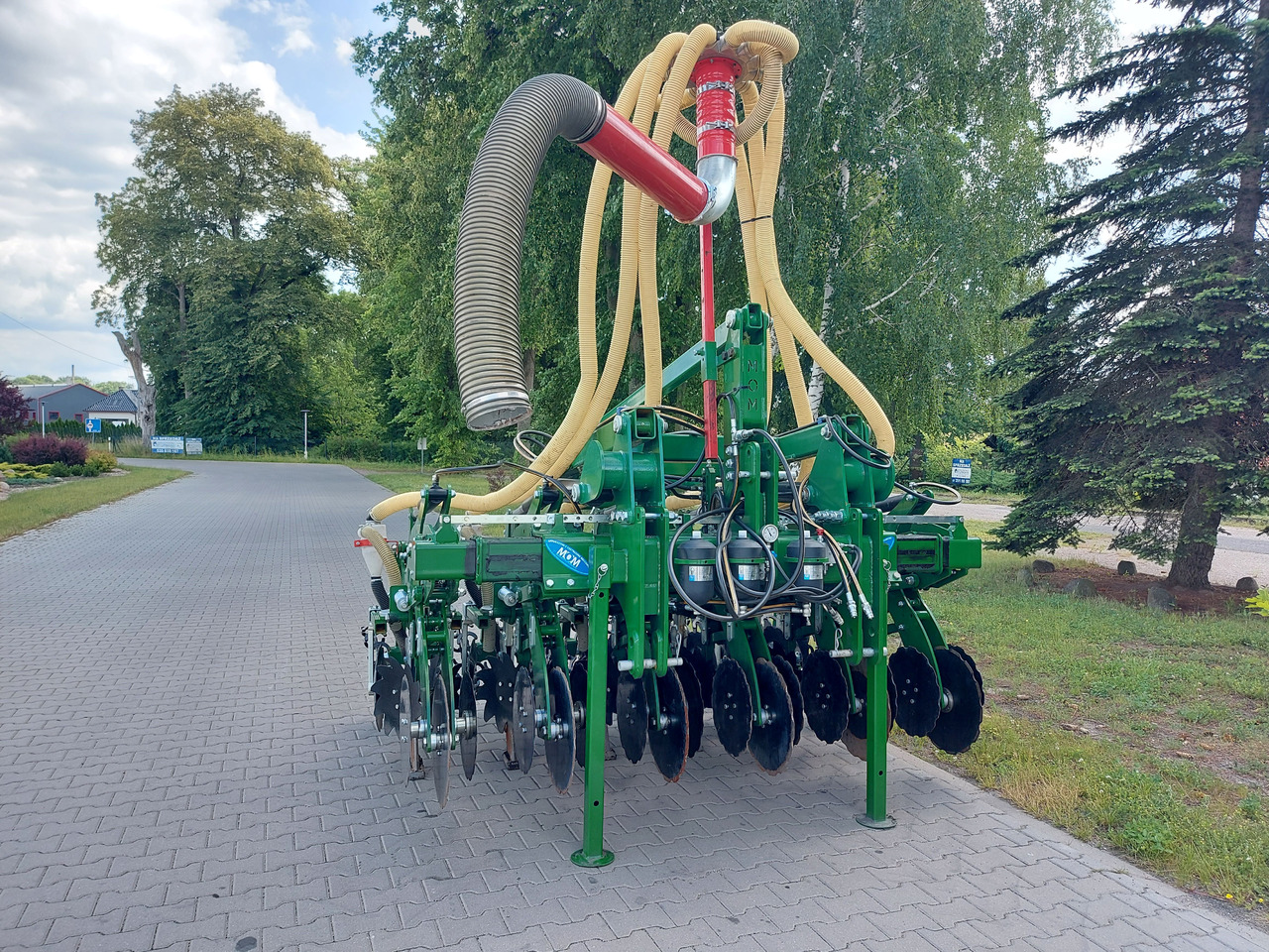 Moretto MOM Strip Hawk 6 - Combine seed drill: picture 1 Moretto MOM Strip Hawk 6 - Combine seed drill: picture 1
