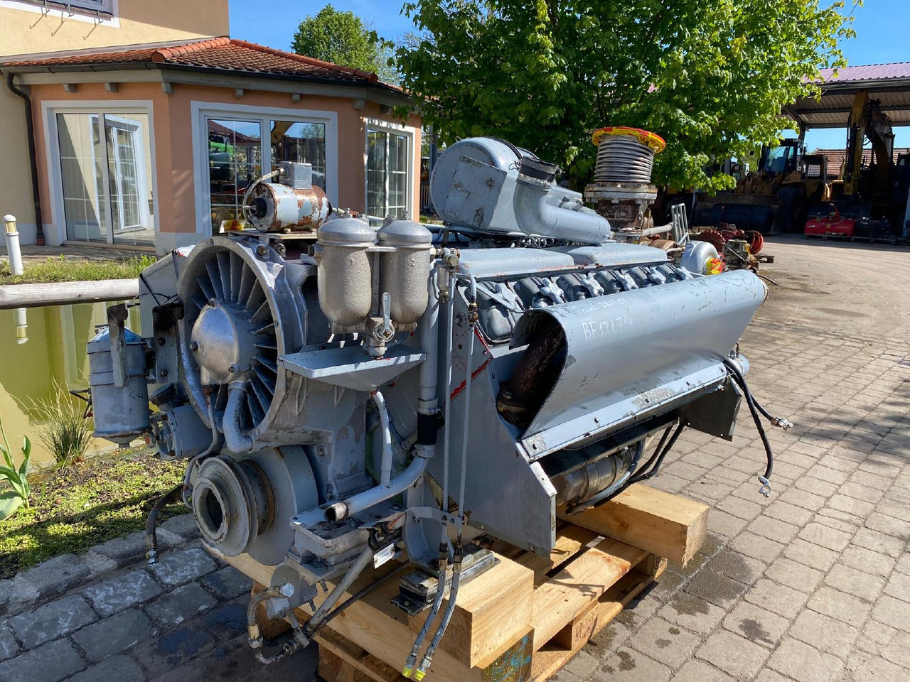 Deutz BF12L714 - Engine for Construction machinery: picture 1 Deutz BF12L714 - Engine for Construction machinery: picture 1