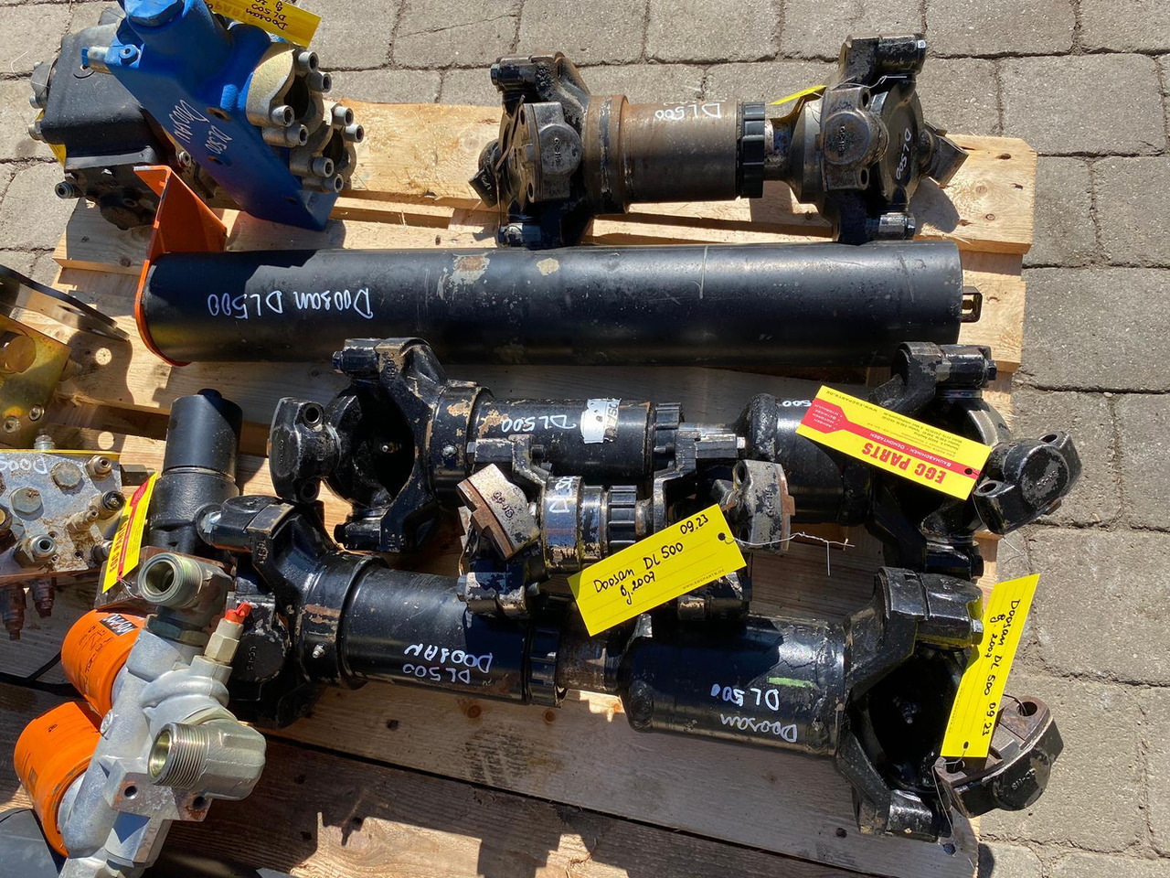 Doosan DL 500 - Drive shaft for Construction machinery: picture 1 Doosan DL 500 - Drive shaft for Construction machinery: picture 1