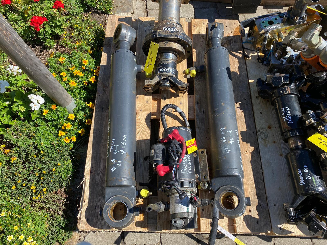 Doosan DL 500 - Hydraulic cylinder for Construction machinery: picture 2 Doosan DL 500 - Hydraulic cylinder for Construction machinery: picture 2