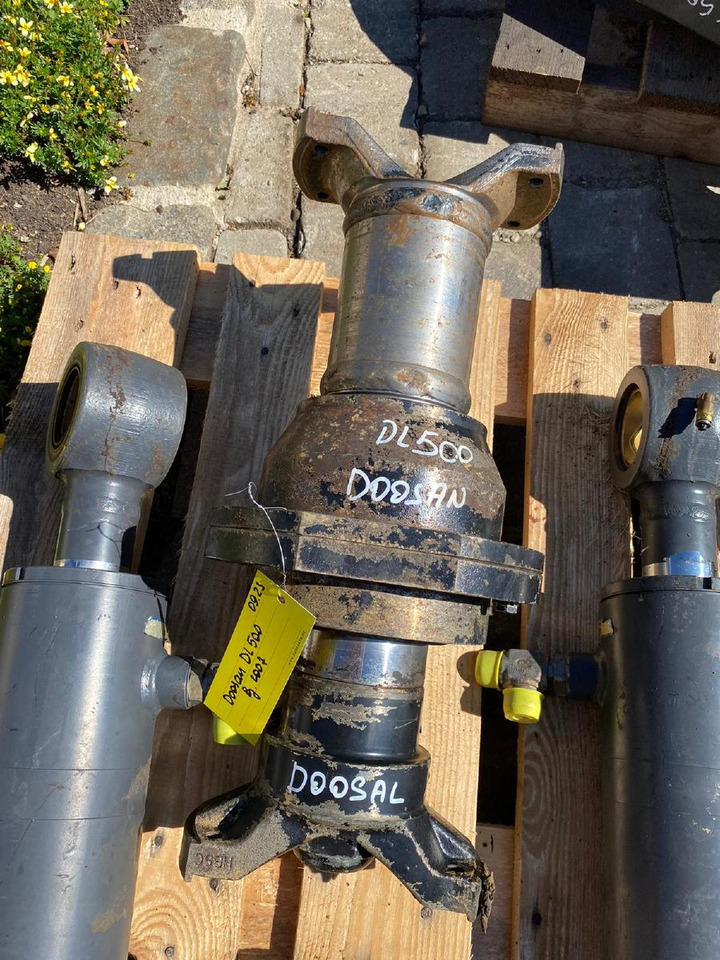 Doosan DL 500 - Drive shaft for Construction machinery: picture 3 Doosan DL 500 - Drive shaft for Construction machinery: picture 3