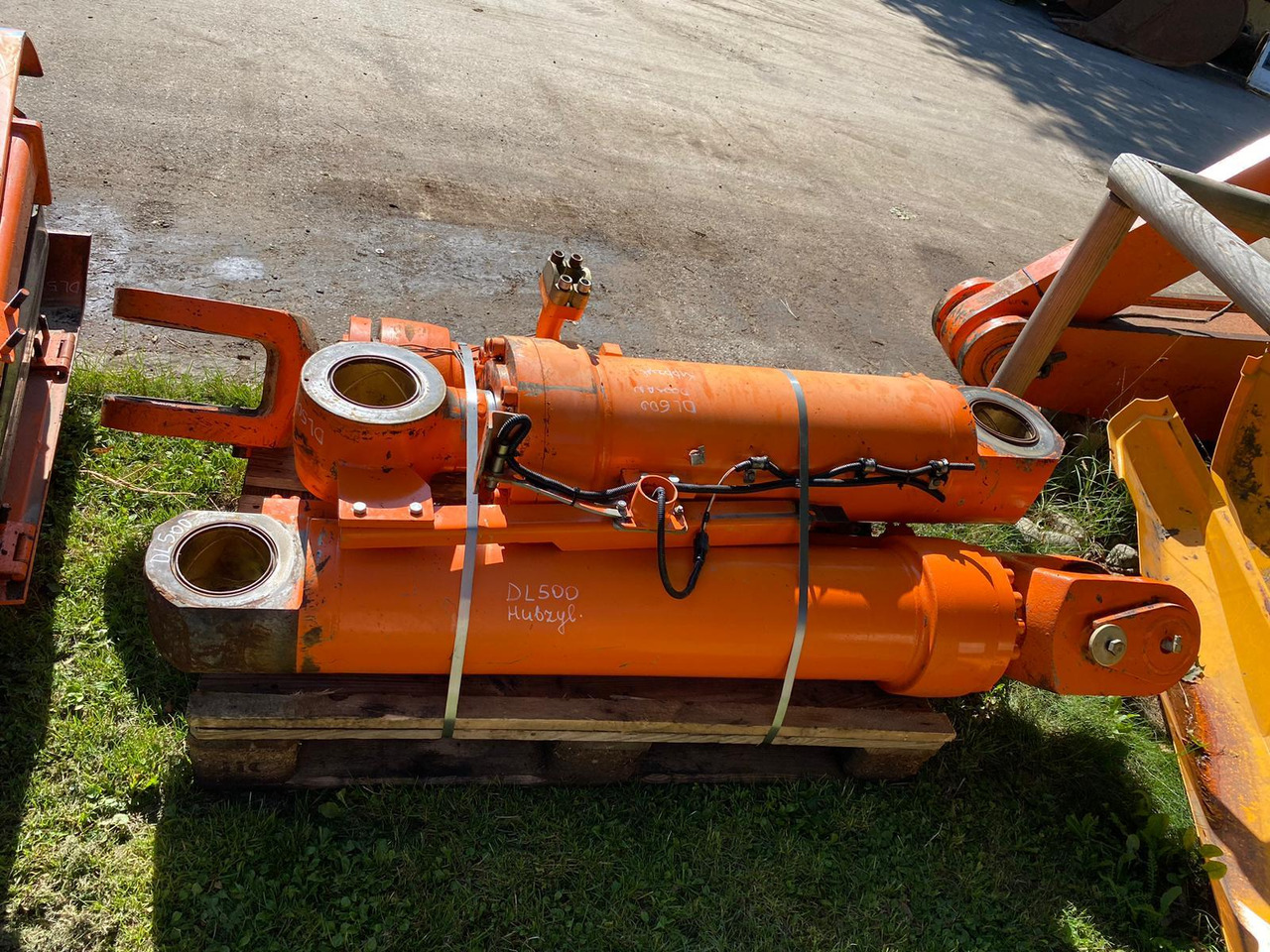 Doosan DL 500 - Hydraulic cylinder for Construction machinery: picture 5 Doosan DL 500 - Hydraulic cylinder for Construction machinery: picture 5