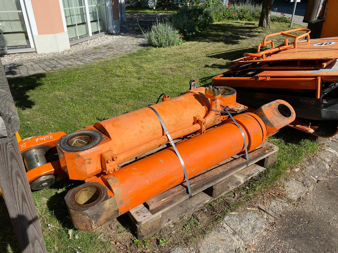 Doosan DL 500 - Hydraulic cylinder for Construction machinery: picture 3 Doosan DL 500 - Hydraulic cylinder for Construction machinery: picture 3