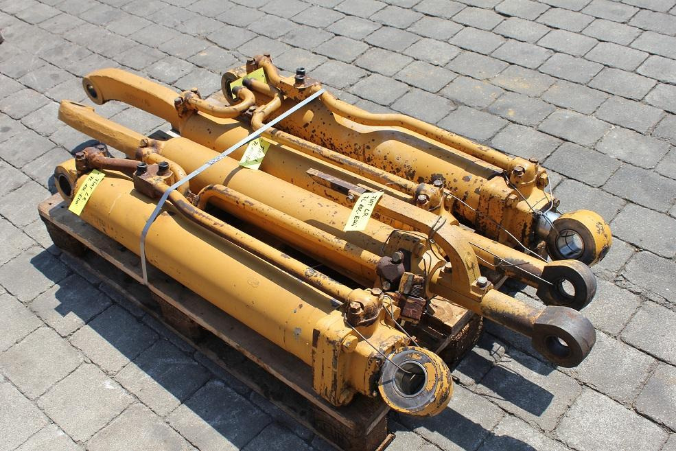 Fiat FL 10 C Laderaupe - Hydraulic cylinder for Construction machinery: picture 1 Fiat FL 10 C Laderaupe - Hydraulic cylinder for Construction machinery: picture 1