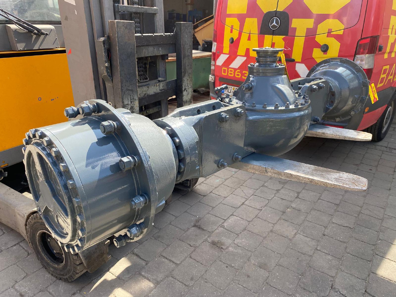 Hanomag 50E - Axle and parts for Construction machinery: picture 1 Hanomag 50E - Axle and parts for Construction machinery: picture 1