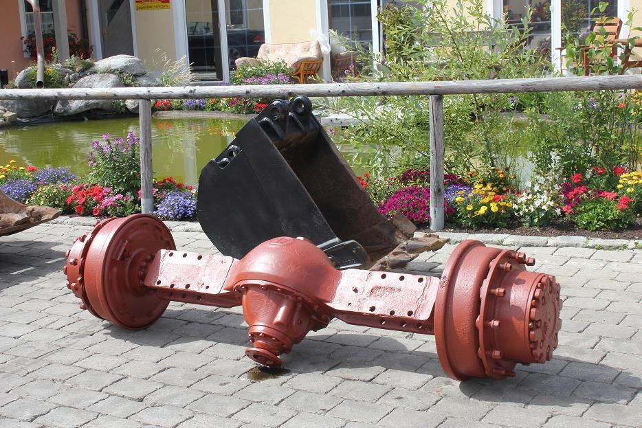 Hanomag B 8 - Axle and parts for Construction machinery: picture 1 Hanomag B 8 - Axle and parts for Construction machinery: picture 1