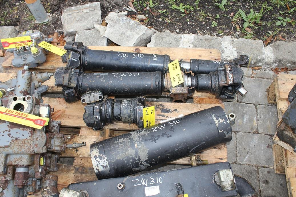 Hitachi ZW 310 - Propeller shaft for Wheel loader: picture 2 Hitachi ZW 310 - Propeller shaft for Wheel loader: picture 2