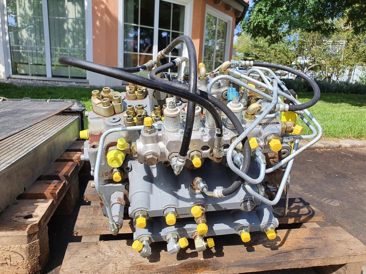 Hitachi ZX 210 LC N 3 - Hydraulic valve for Construction machinery: picture 1 Hitachi ZX 210 LC N 3 - Hydraulic valve for Construction machinery: picture 1