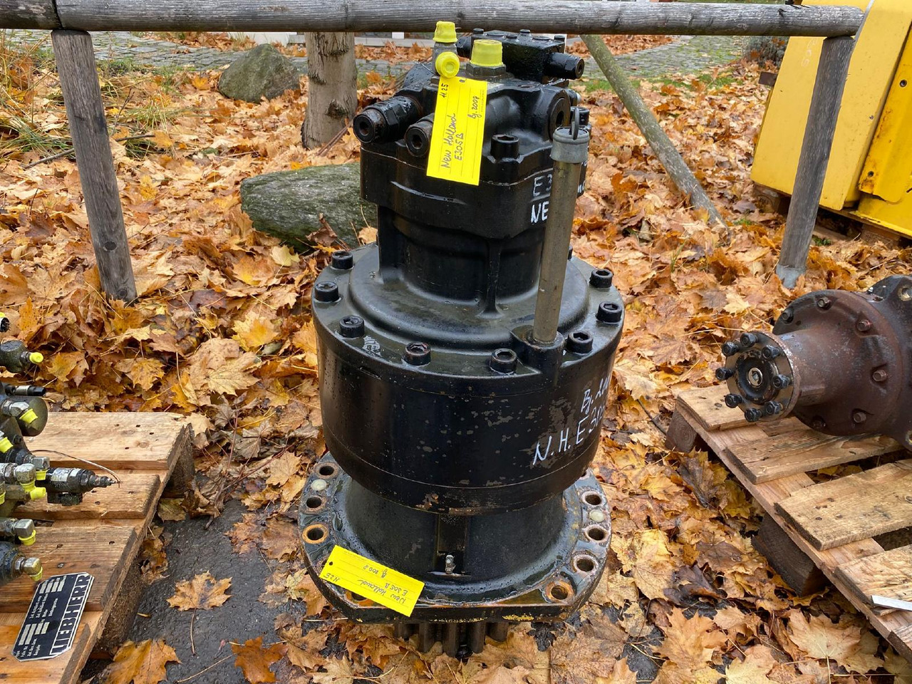 Holland E 305 - Swing motor for Construction machinery: picture 2 Holland E 305 - Swing motor for Construction machinery: picture 2