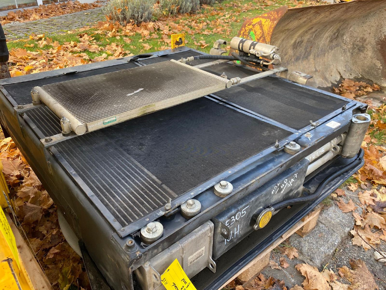 Holland E 305 - Cooling system for Construction machinery: picture 1 Holland E 305 - Cooling system for Construction machinery: picture 1