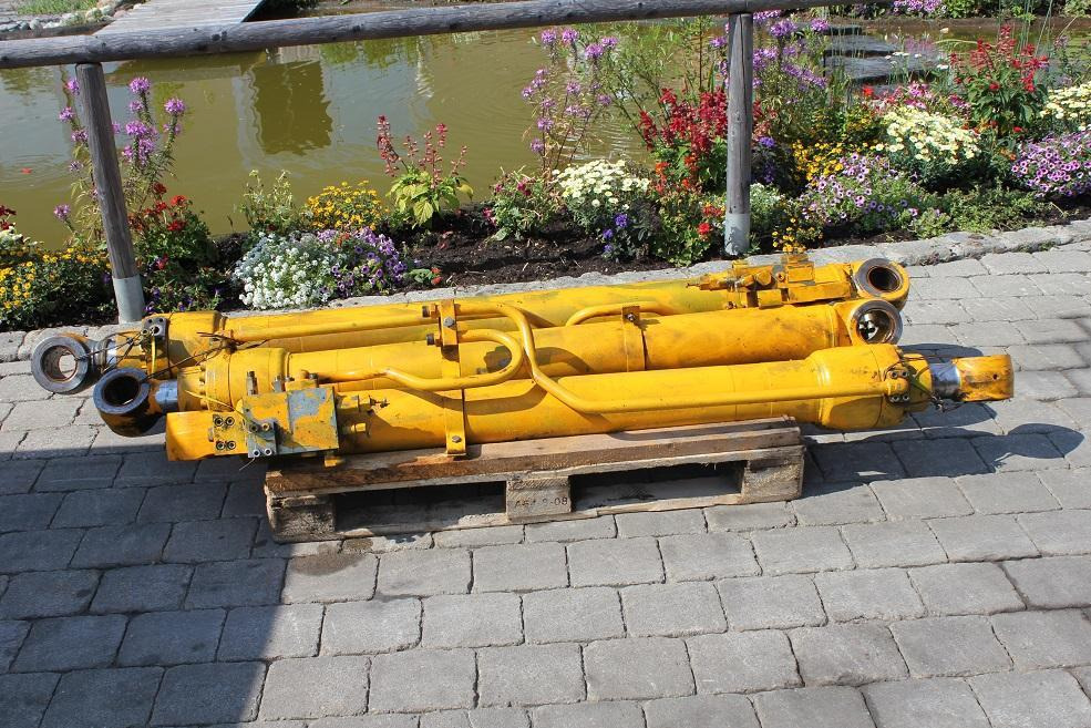 JCB 210 LC - Hydraulic cylinder for Construction machinery: picture 1 JCB 210 LC - Hydraulic cylinder for Construction machinery: picture 1