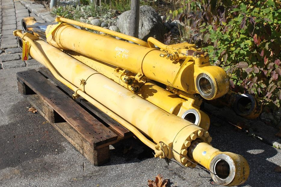 Komatsu PC 240 - Hydraulic cylinder for Construction machinery: picture 4 Komatsu PC 240 - Hydraulic cylinder for Construction machinery: picture 4