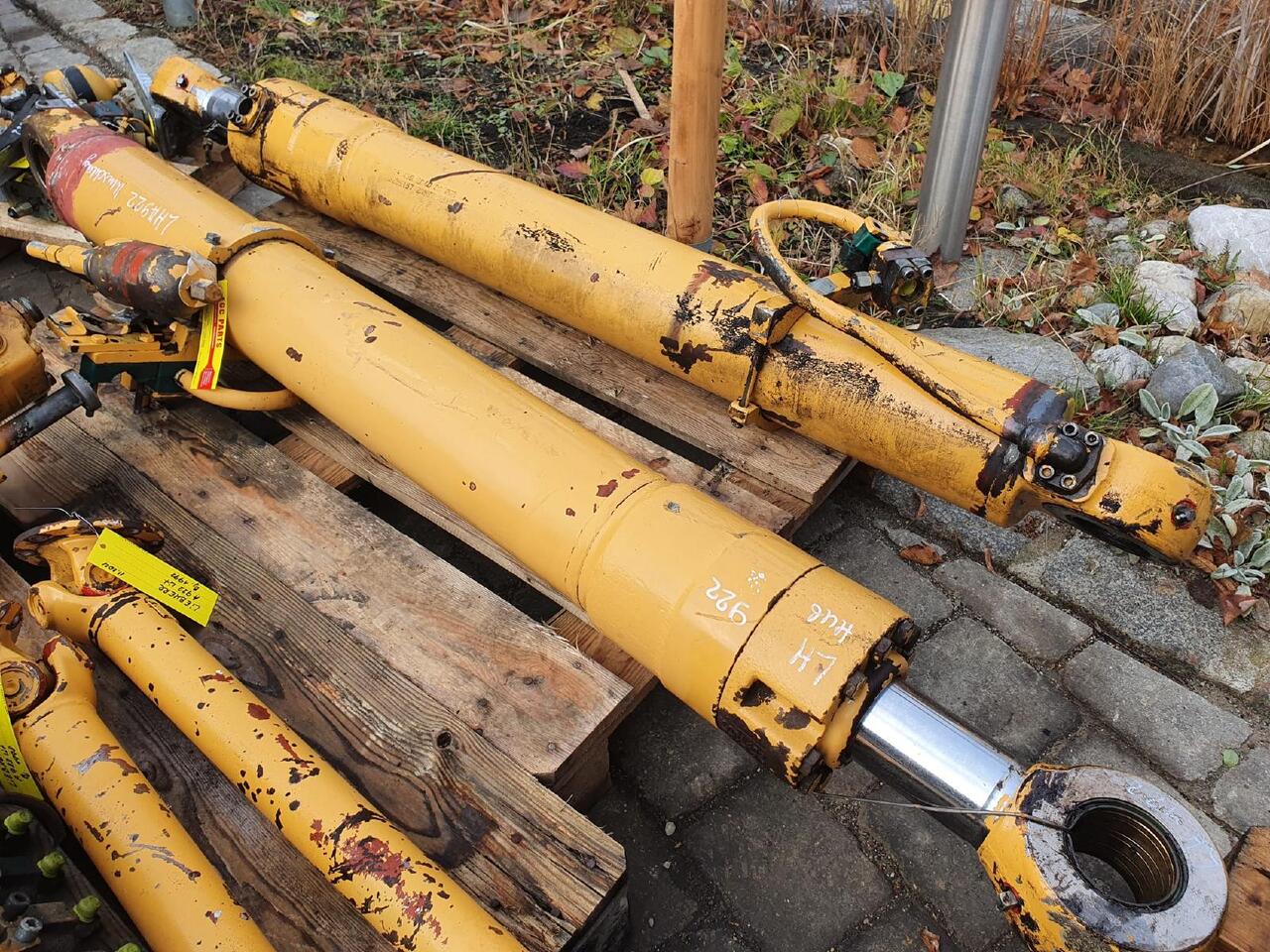 Liebherr A 922 - Hydraulic cylinder for Construction machinery: picture 1 Liebherr A 922 - Hydraulic cylinder for Construction machinery: picture 1