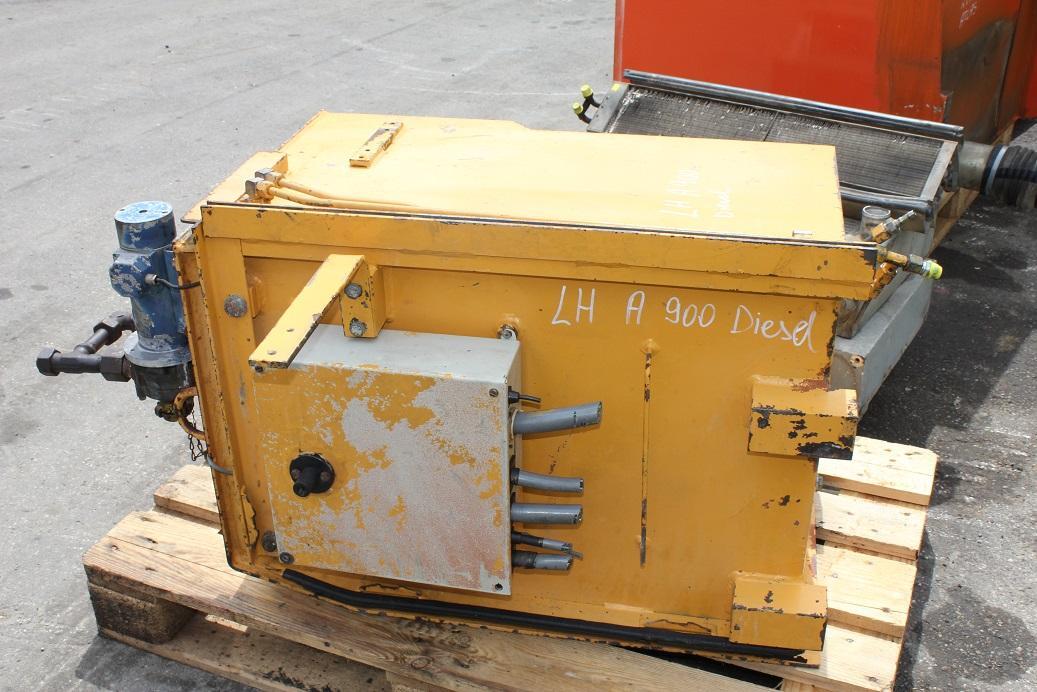Liebherr A900B - Fuel tank for Excavator: picture 2 Liebherr A900B - Fuel tank for Excavator: picture 2
