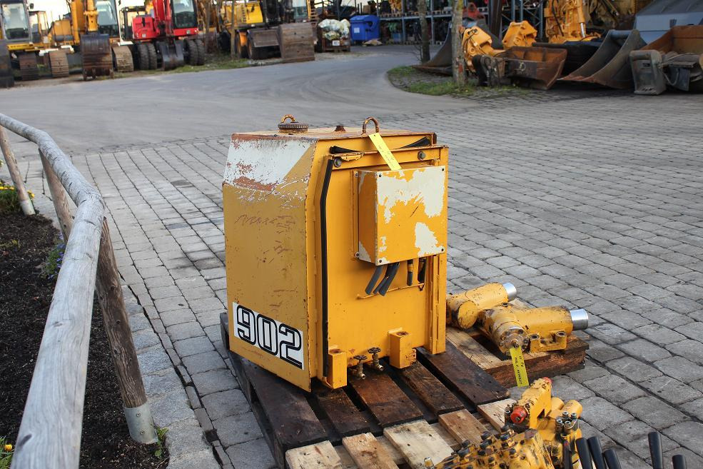 Liebherr A902 - Fuel tank for Construction machinery: picture 1 Liebherr A902 - Fuel tank for Construction machinery: picture 1