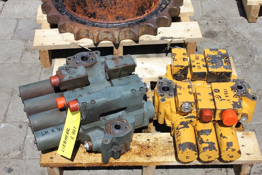 Liebherr R 921 - Hydraulic valve for Construction machinery: picture 2 Liebherr R 921 - Hydraulic valve for Construction machinery: picture 2